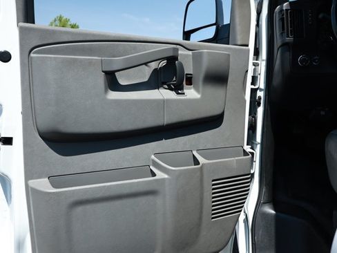 Used 2021 Chevrolet Express 2500 w/ Communications Package RWD image 21