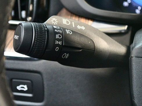 Used 2022 Volvo XC60 B5 Momentum w/ Protection Package Premier image 60