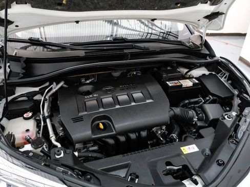 Used 2020 Toyota C-HR LE FWD image 47