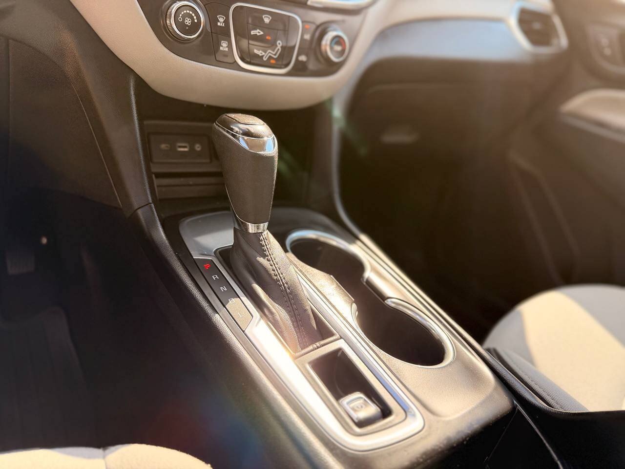 Used 2019 Chevrolet Equinox LS FWD image 24