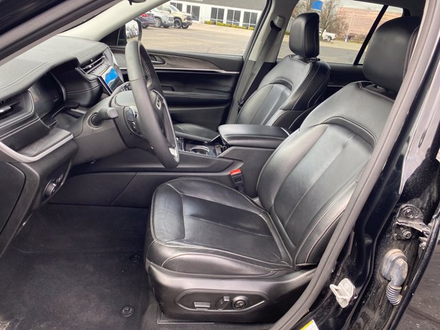 Used 2023 Jeep Grand Cherokee Limited AWD/4WD image 15