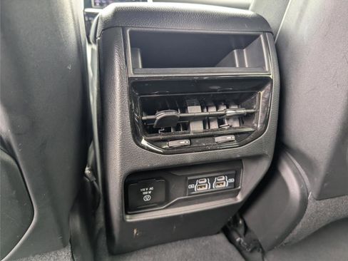 Used 2024 Jeep Grand Cherokee Laredo w/ Luxury Tech Group I RWD image 29