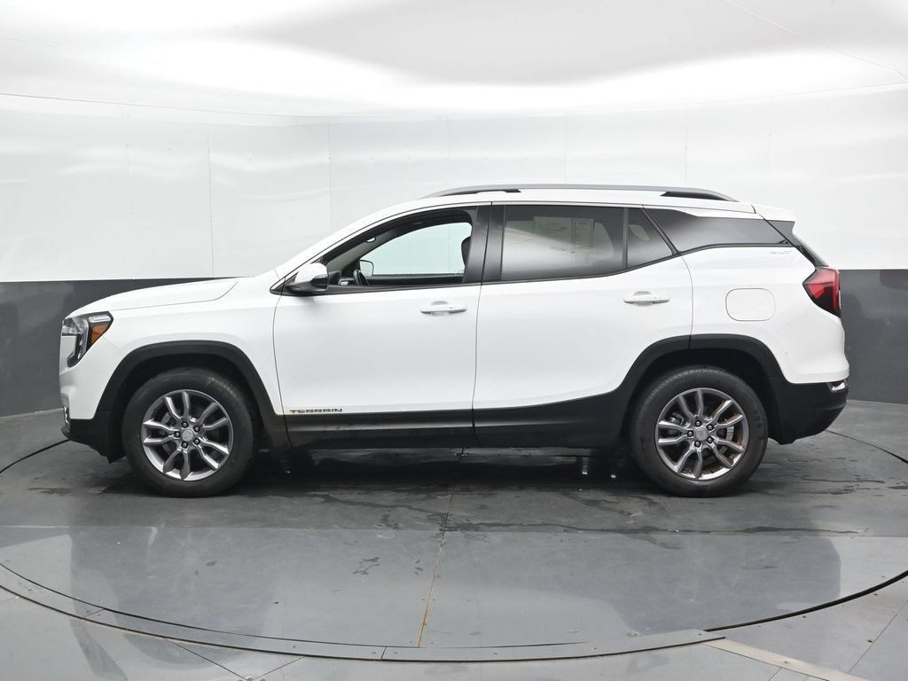 Used 2024 GMC Terrain SLT AWD/4WD image 10