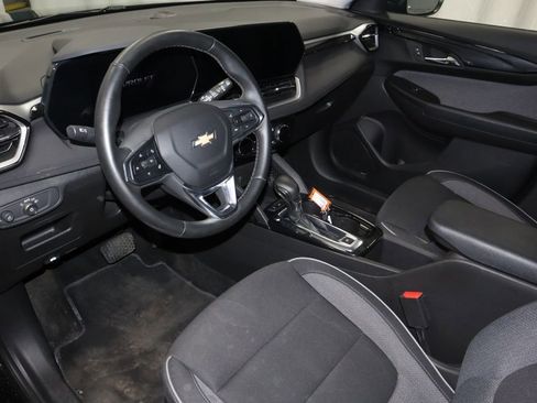 Used 2025 Chevrolet TrailBlazer LT w/ LT Cold Weather Package FWD image 24