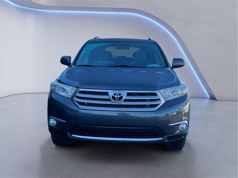 Used 2012 Toyota Highlander FWD w/ Tech Pkg image 2