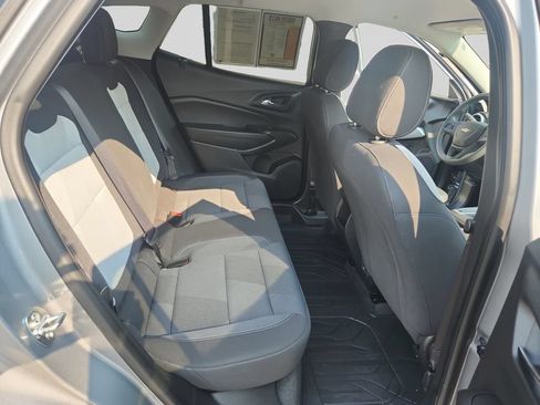 Used 2025 Chevrolet Trax LS w/ LS Convenience Package FWD image 18