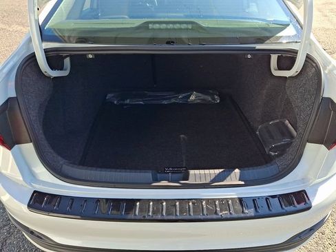Used 2026 Volkswagen Jetta SE FWD image 29