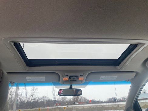 Used 2013 Toyota Sienna XLE image 17