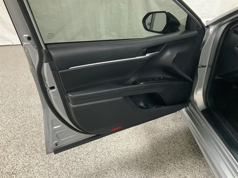 Used 2022 Toyota Camry SE FWD image 14