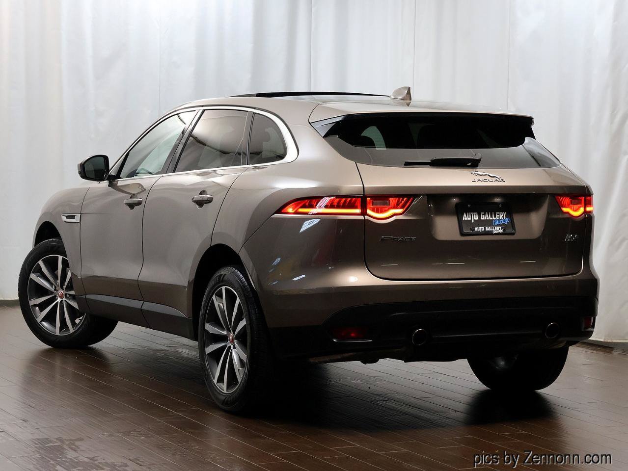 Used 2017 Jaguar F-PACE Prestige AWD/4WD image 9