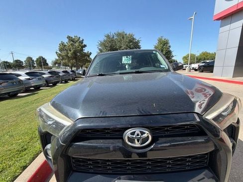 Used 2017 Toyota 4Runner SR5 RWD image 2