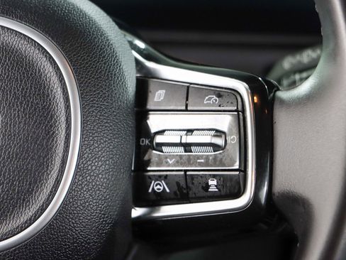 Used 2025 Kia Carnival image 14