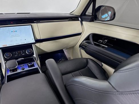 Used 2023 Land Rover Range Rover Long Wheelbase Autobiography image 25