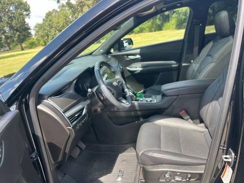 Used 2023 Cadillac XT4 Premium Luxury w/ Technology Package FWD image 15