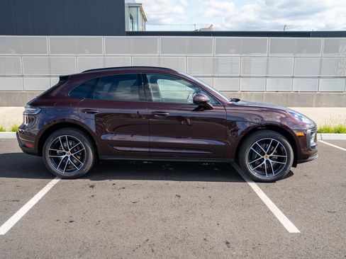 Certified 2026 Porsche Macan AWD/4WD image 8
