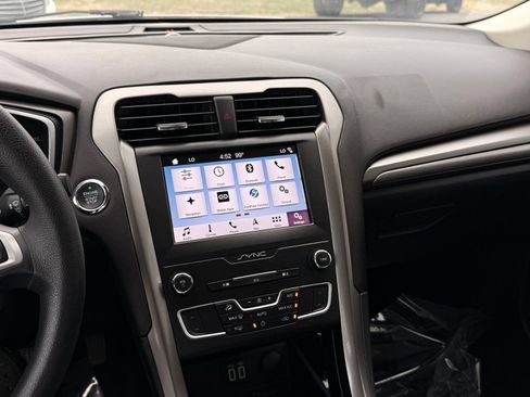 Used 2019 Ford Fusion SE FWD image 31