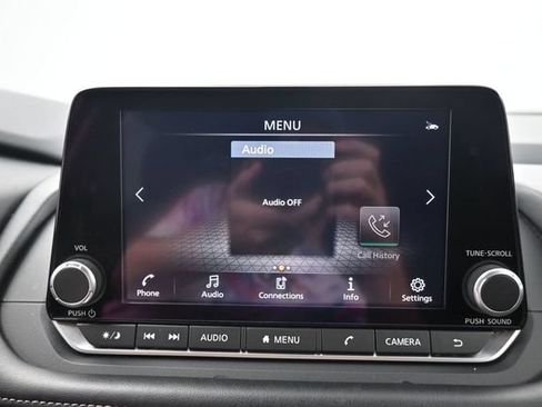 Used 2025 Nissan Rogue SV AWD/4WD image 25