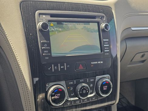 Used 2017 Chevrolet Traverse LT FWD image 25