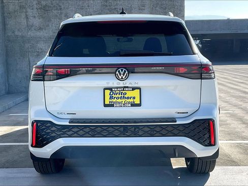 New 2026 Volkswagen Tiguan SEL R-Line image 3