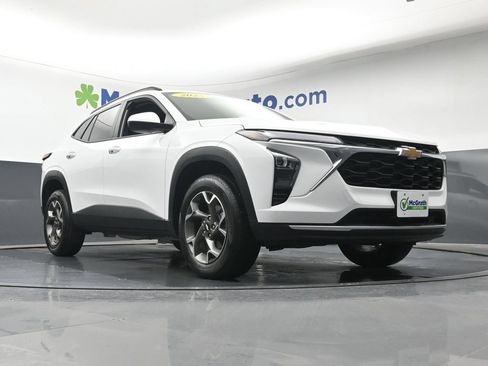 Used 2025 Chevrolet Trax LT w/ Driver Confidence Package FWD image 26
