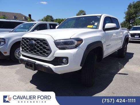 Used 2023 Toyota Tacoma TRD Off-Road w/ Technology Package AWD/4WD image 3