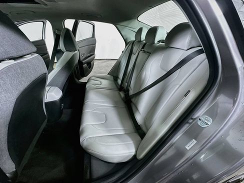 Used 2025 Hyundai Elantra Limited FWD image 14