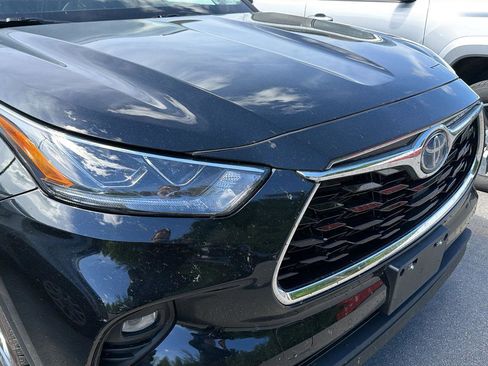 Used 2023 Toyota Highlander Limited AWD/4WD image 4