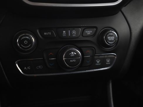 Used 2019 Jeep Cherokee Limited image 23