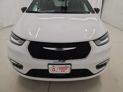 New 2026 Chrysler Pacifica Select AWD/4WD image 8