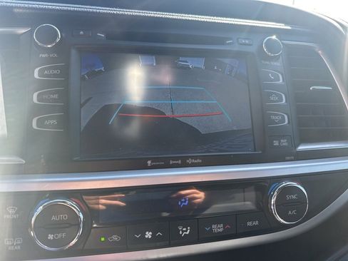 Used 2018 Toyota Highlander XLE image 5