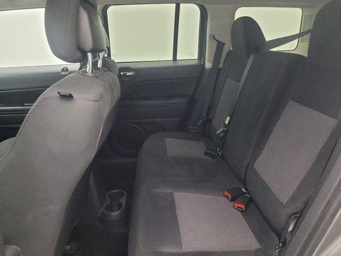 Used 2014 Jeep Patriot Latitude FWD image 18