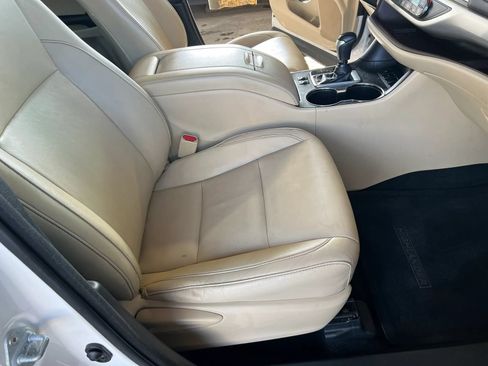 Used 2015 Toyota Highlander XLE FWD image 12