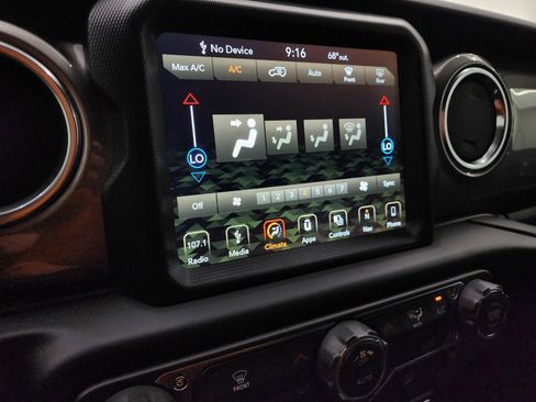 Used 2018 Jeep Wrangler Unlimited Sahara image 41