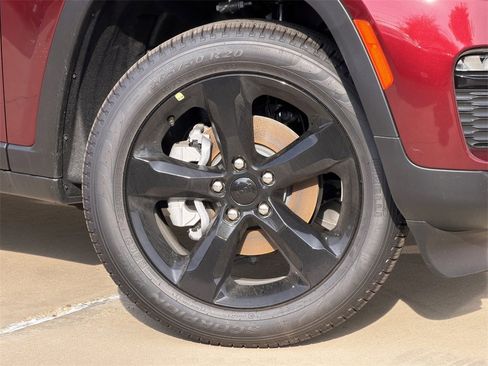 New 2025 Jeep Grand Cherokee Limited w/ Black Appearance Package image 8