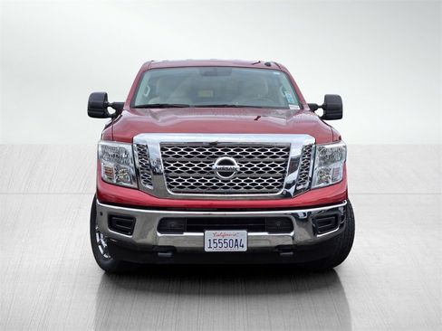 Used 2019 Nissan Titan SV w/ SV Convenience Package image 2