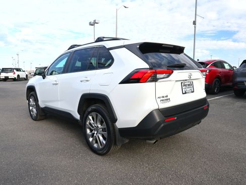Used 2023 Toyota RAV4 XLE Premium image 6