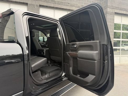 Used 2022 GMC Sierra 3500 Denali w/ Denali Black Diamond Edition AWD/4WD image 43