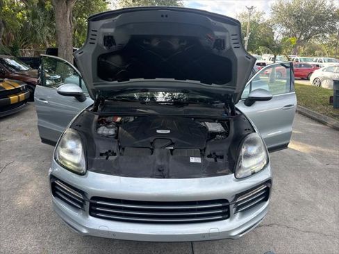 Used 2020 Porsche Cayenne image 24