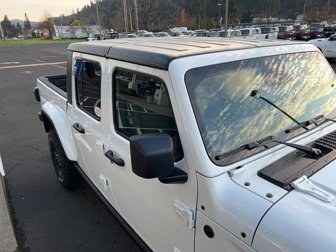 New 2026 Jeep Gladiator Sport image 21