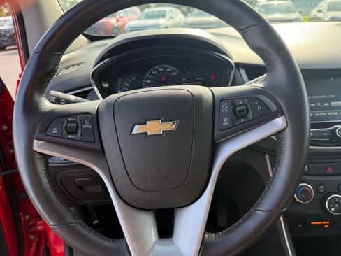 Used 2017 Chevrolet Trax LT w/ LT Convenience Package FWD image 18