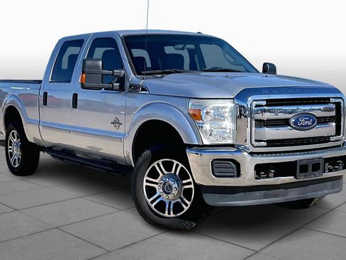 Used 2015 Ford F250 XLT w/ XLT Interior Package image 2