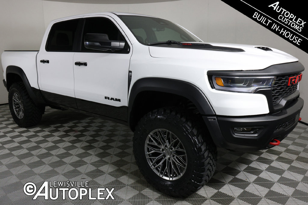 Used 2027 RAM 1500 4x4 Crew Cab image 3