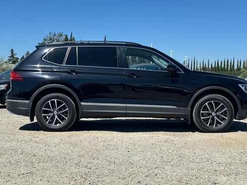Used 2021 Volkswagen Tiguan SE w/ Panoramic Sunroof Package AWD/4WD image 9