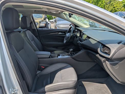 Used 2018 Buick Regal Essence w/ Driver Confidence Package #1 AWD/4WD image 11