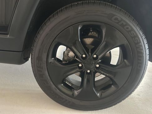 Used 2019 Jeep Compass Latitude AWD/4WD image 28