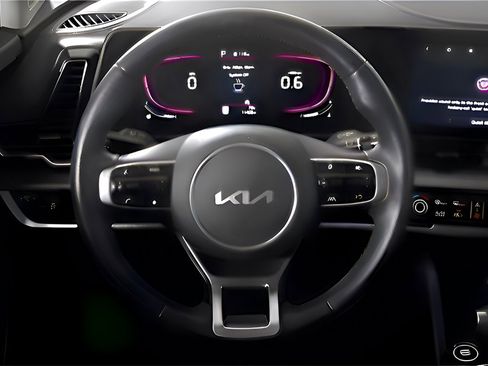 Certified 2024 Kia Sportage EX image 15