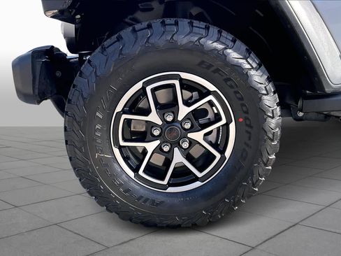 Used 2024 Jeep Wrangler Unlimited Rubicon w/ Technology Group image 9