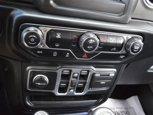 Used 2020 Jeep Wrangler Unlimited Sahara image 21