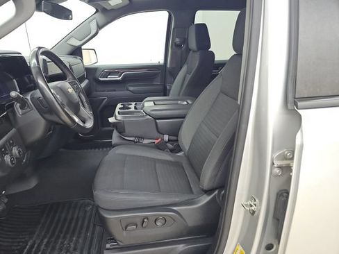 Used 2022 Chevrolet Silverado 1500 LT AWD/4WD image 2