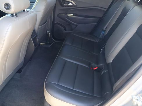 Used 2025 Chevrolet Trax ACTIV w/ Sunroof Package FWD image 21